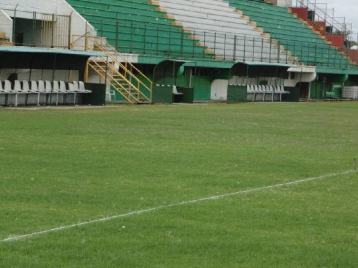 FOTOS: Así está la cancha del Excélsior que ha soportado intensas lluvias