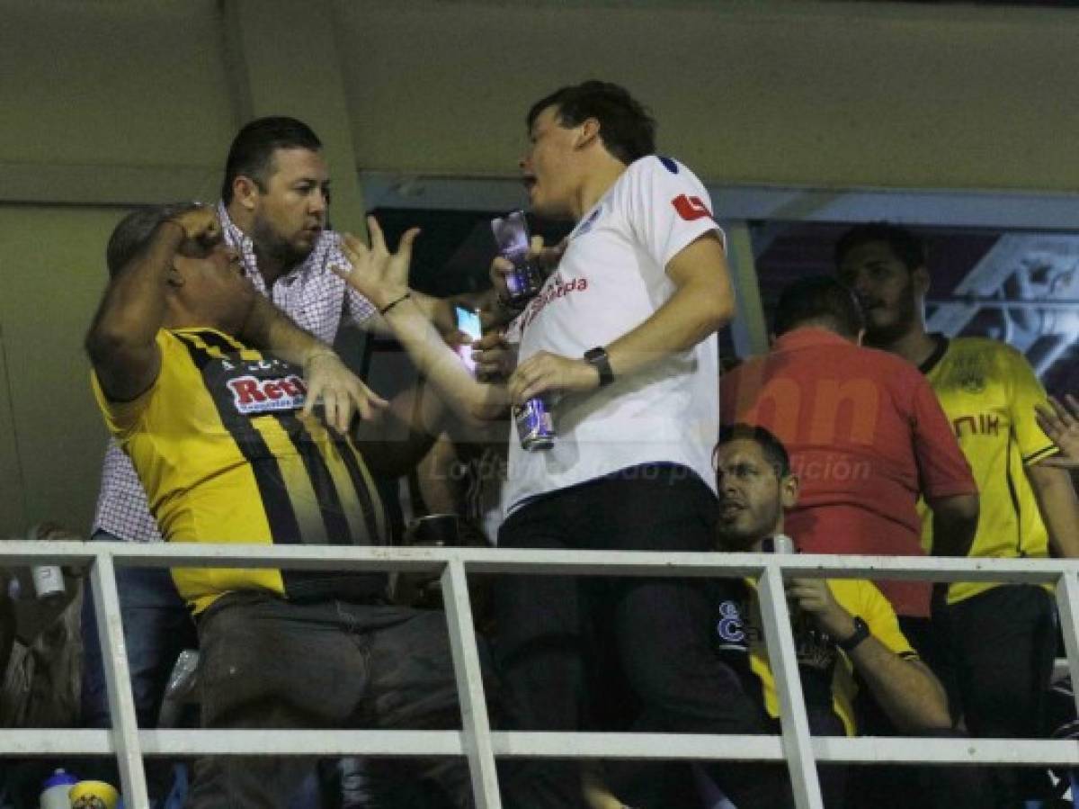 En fotos: Así fue la pelea entre aficionado del Olimpia y Real España en el palco