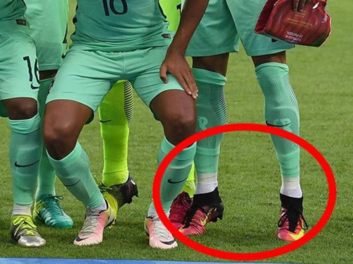 Los futbolistas con los pies más grandes en el mundo: Lo de Lukaku es increíble