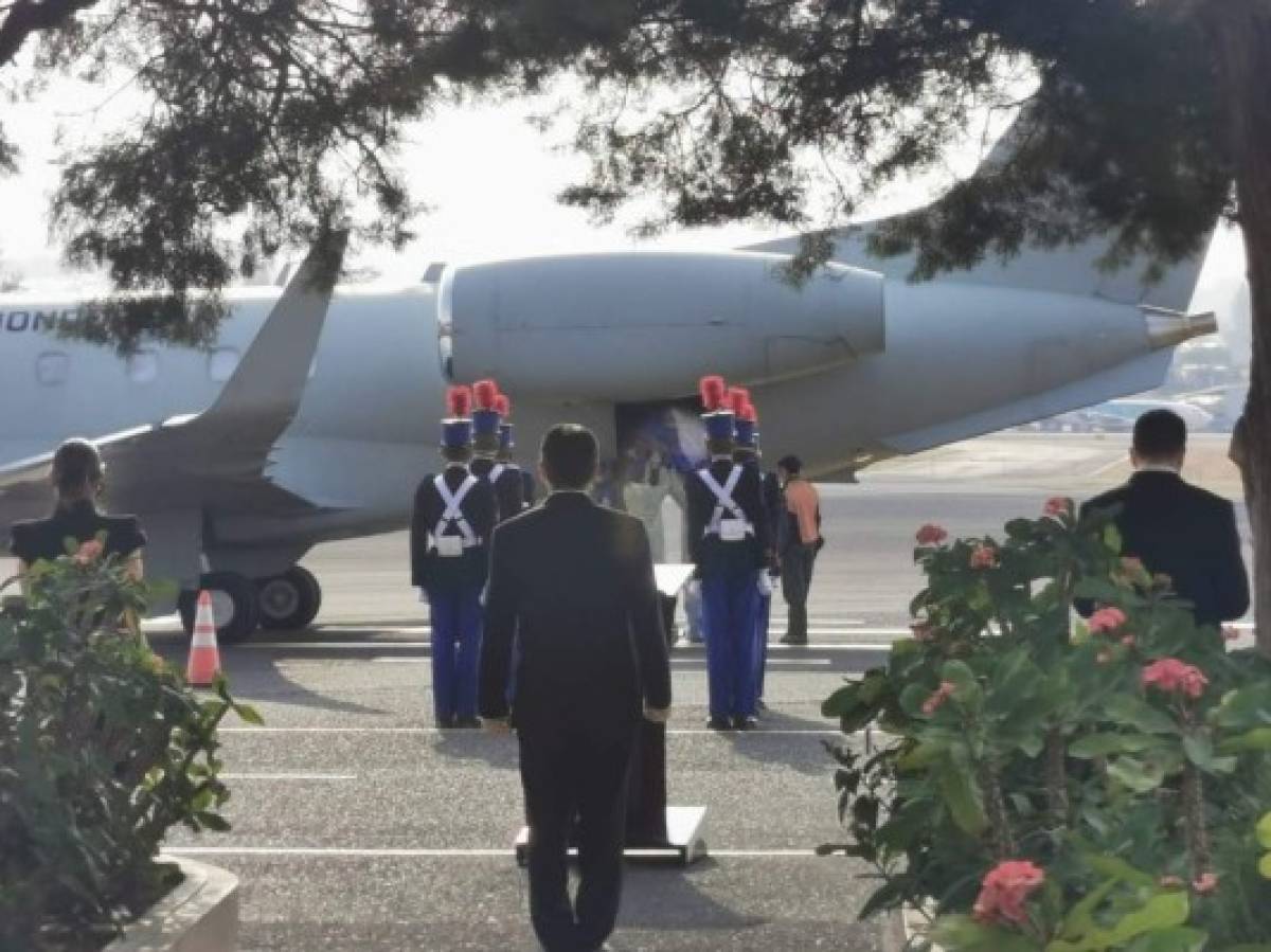 Así fue la llegada del cuerpo de Rafael Callejas a la Fuerza Aérea de Tegucigalpa