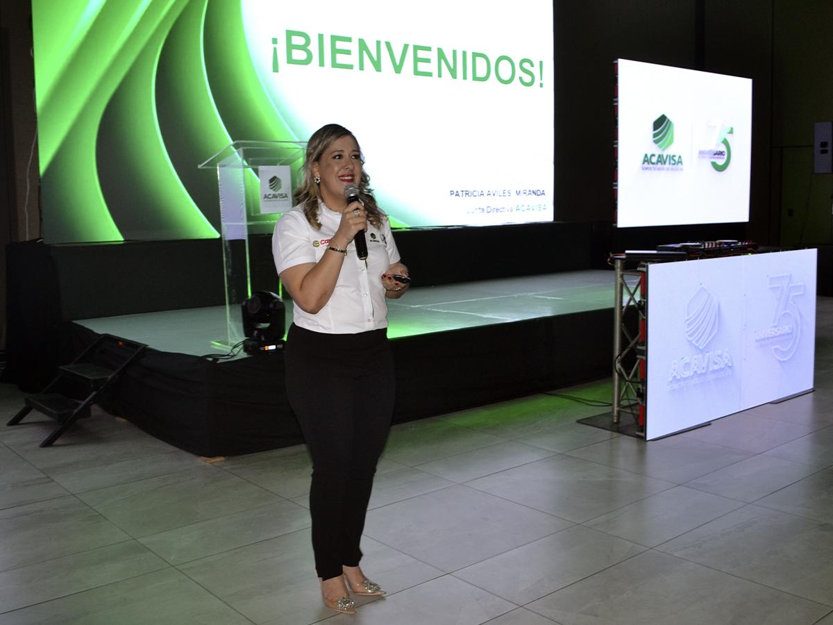 Martha Ruiz, gerente regional de Mercadeo de Acavisa, presentó a clientes de San Pedro Sula el nuevo rostro de Castrol. El evento se realizó en el Hotel Copantl.
