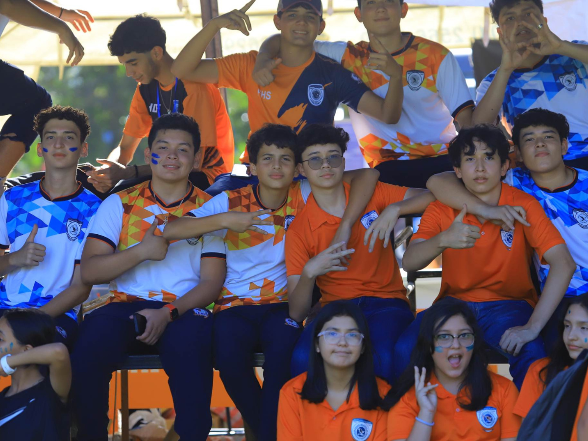 Los estudiantes de las diferentes escuelas bilingues vivieron una fiesta en el Campeonato Centroamericano. FOTO: Moisés Valenzuela.