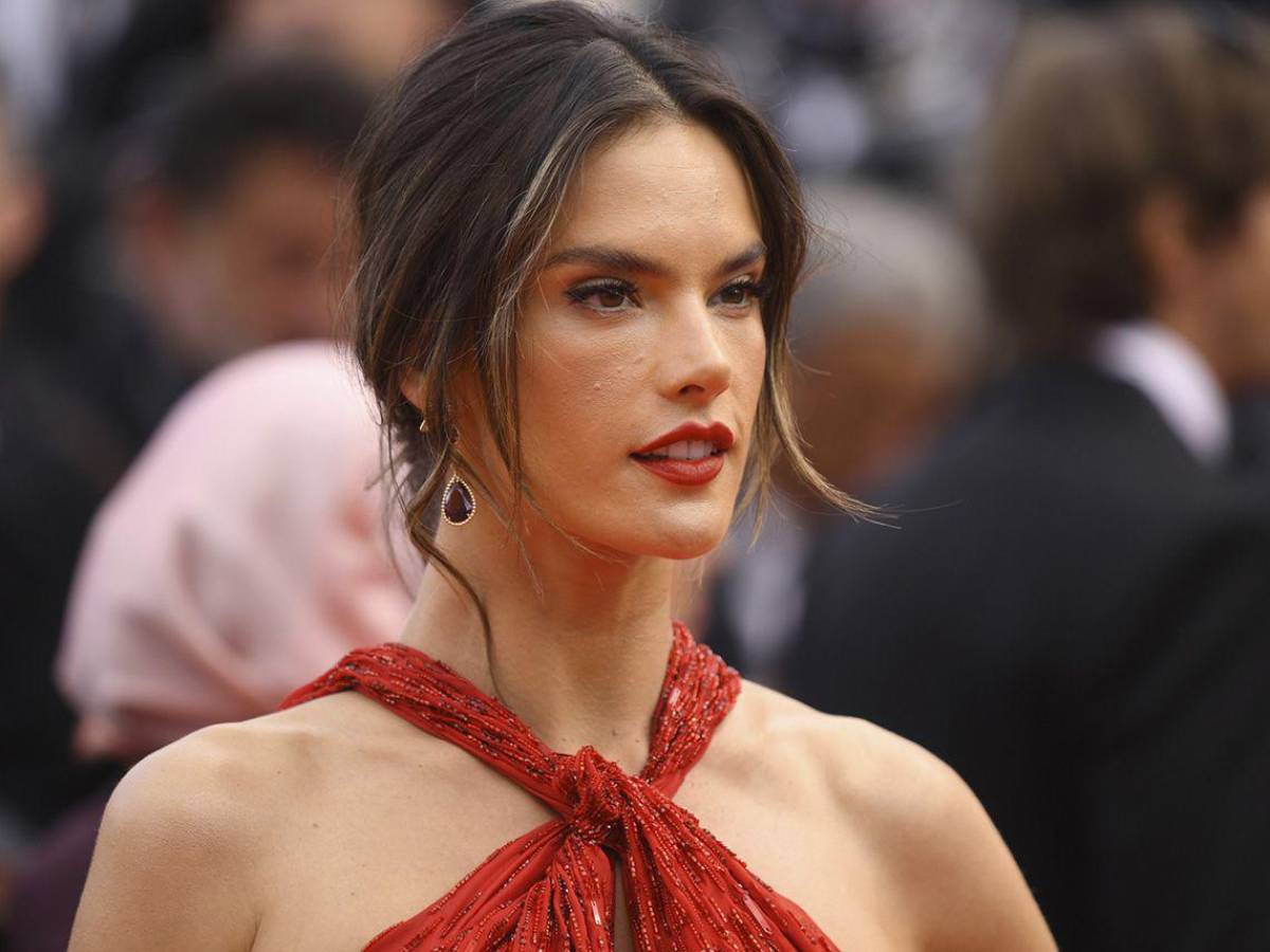 Estafa millonaria: Jugador creyó por 15 años que era novio de la modelo Alessandra Ambrosio