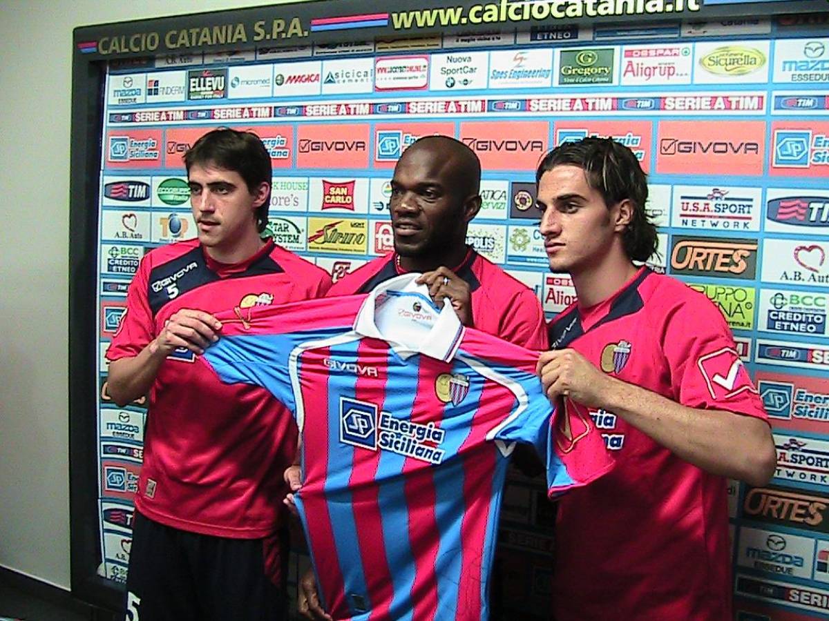 David Suazo se retiró del fútbol en 2012 jugando para el Catania, donde no logró anotar goles.