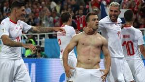 Shaqiri fue el héroe al darle los tres puntos a Suiza y estar cerca de octavos. Foto: AFP.