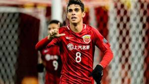 El brasileño Oscar comenzó a celebrar en la liga China.