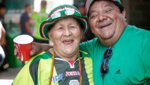 Doña Queta ha sido aficionada de Marathón desde hace décadas. No falla en el estadio. FOTO Neptalí Romero