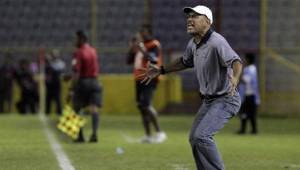 El técnico argentino no se guardó nada y habló con todo sobre el fútbol de El Salvador.