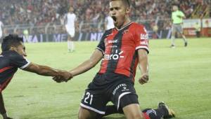 Roger Rojas anotó doblete en el juego de Alajuelense ante Carmelita.