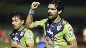 Sebastián el 'Loco' Abreu marcó tres anotaciones de cabeza en la semifinal de Ida de El Salvador.