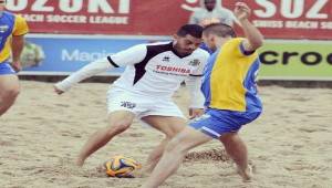 El jugador es el único legionario costarricense en el fútbol playa.