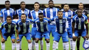 Este es el equipo titular con el que salió Honduras este martes en el estadio Azteca. FOTO Ronal Aceituno, enviado especial
