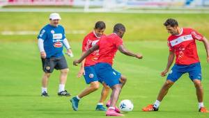 El técnico de Costa Rica, Oscar Ramírez prepara a su seleccion para el amistoso ante Venezuela y la Copa América Centenario. (Foto: Nación).