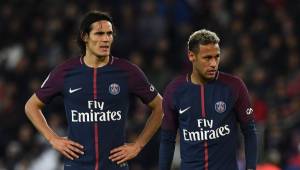 (FILES) This file photo taken on September 18, 2017 shows Paris Saint-Germain's Uruguayan forward Edinson Cavani (L) and Paris Saint-Germain's Brazilian forward Neymar reacting during the French Ligue 1 football match between Paris Saint-Germain (PSG) and Lyon (OL) at the Parc des Princes stadium in Paris. Paris Saint-Germain kept their perfect start to the season going, but the 2-0 win over Lyon also laid bare certain tensions in their all-star front line. / AFP PHOTO / FRANCK FIFE