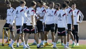James Rodríguez se entrenó con Real Madrid y jugaría la final ante San Lorenzo, Sergio Ramos no trabajó por precaución. Foto EFE