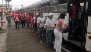 Una buena cantidad de aficionados del Vida emprendieron el viaje desde La Ceiba a El Progreso para apoyar a su equipo en la vuelta de semifinal. Fotos Javier Rosales