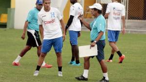 El técnico Jorge Luis Pinto inició la tarde de este lunes los trabajos con la Selección de Honduras para los amistosos ante Guatemala y Sudáfrica. Fotos Juan Salgado