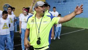 El ex jugador del Real España, Olimpia y Universidad, Francis Reyes, ahora imparte clases en la American Christian Kindergarden, School and Intitute de Santa Bárbara.