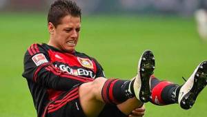 Chicharito Hernández tuvo que salir del partido por su lesión.