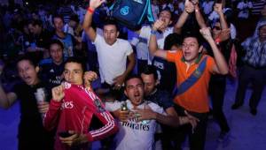 Los madridistas terminaron celebrando la obtención de su undécima Champions en su historia. FOTOS: Neptalí Romero.