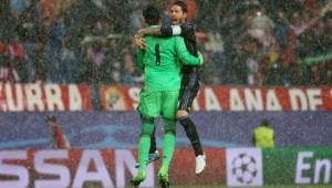 Keylor Navas y Sergio Ramos festejan el pase a la final de Champions League en Cardiff.