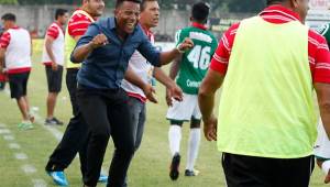 Carlos Pavón está feliz, no es para menos, su equipo se impuso 2-0 en el Yankel Rosenthal y acabó con el invicto del Olimpia. Foto Neptalí Romero