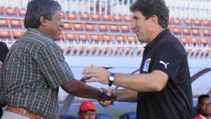 Vargas antes del partido saludó a su colega Ramón Maradiaga del Vida. Foto Juan Salgado