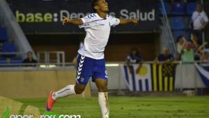 Anthony Lozano marcó al minuto 49 su primer gol con Tenerife en Liga Adelante de España y así lo festejó. Foto deporpress.com