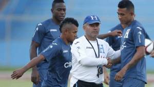 El asistente técnico y preparador físico, Fredy Amazo, cuando entrenaba a la Selección de Honduras. Foto Archivo DIEZ