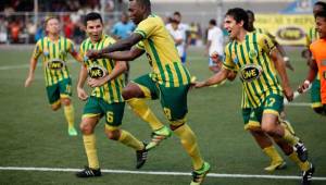 Charles Córdova marcó el tanto que le dio el triunfo al Parrillas One 2-1 ante el Lepaera FC en el primer round de semifinales del Ascenso. Foto Neptalí Romero