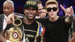 Floyd Mayweather ha pedido al cantante Justin Bieber que guíe a su séquito hasta el ring portando sus cinturones de campeonato.