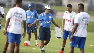 El buen ambiente de Jorge Luis Pinto con los seleccionados nacionales de Honduras.
