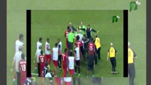 El duelo terminó de forma aún más polémica, Panamá le reclamó fuerte al árbitro.