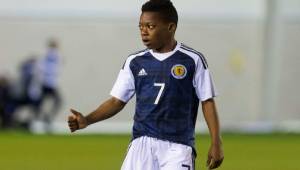 Karamoko Dembelé ya ha utilizado la camiseta de Escocia.