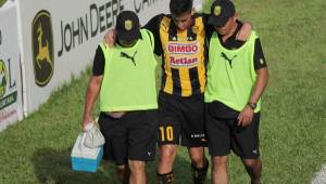 El jugador sufrió un problema de rodilla frente a Real Sociedad. Foto Javier Rosales