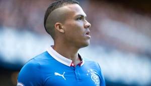 El hondureño Arnold Peralta lució nuevo look en su regreso a las canchas. (FOTO: Rangers)