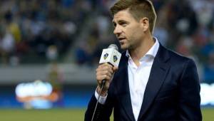 Steven Gerrard se quiere ganar a la afición del Galaxy de Los Ángeles y les ha hecho tremendo obsequio. Foto @LAGalaxy