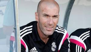 Zinedine Zidane por fin pudo sonreir como entrenador del Real Madrid Castilla.