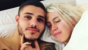 Mauro Icardi publicó sorprendió a todos al publicar una foto 'hot' de su pareja Wanda Nara en las redes sociales. Foto Agencias