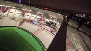 Así era el panorama que tenían los jóvenes desde el techo del nuevo estadio del West Ham United.