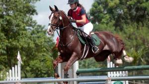 Daniela Pineda y su caballo Polo consiguieron la clasificación a los Juegos Centroamericanos y del Caribe de Veracruz. Foto Neptalí Romero