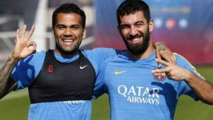 Dani Alves y Turam no podrían seguir la próxima temporada en el Barcelona.