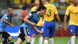 Edinson Cavani marcó el primer gol de Uruguay que significó el 2-1 momentáneo. Luego anotó Suárez.