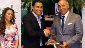 Keylor Navas recibió el reconocimiento que lo acredita como Embajador del Turismo de Costa Rica. Foto @realmadrid