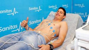 James Rodríguez ya pasó el reconocimiento médico luego de aterrizar en Madrid.