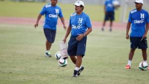 Jorge Luis Pinto no pierde detalle con la selección de Honduras.
