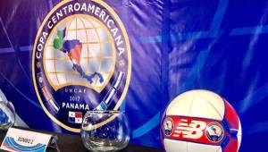 El balón y el logo oficial de la Copa Centroamericana Panamá 2017.