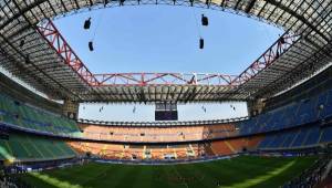 San Siro ya espera a los protagonistas de esta nueva final. Foto AFP.