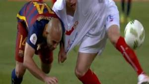 Mascherano siendo último hombre sujetó a Kevin Gameiro lo que le costó la tarjeta roja.