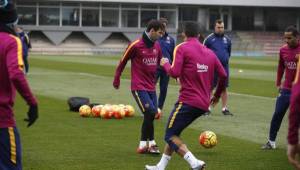 Messi ya entrena con sus compañeros tras salir bien de una cirugía.